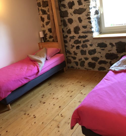 chambre-lits-pierres
